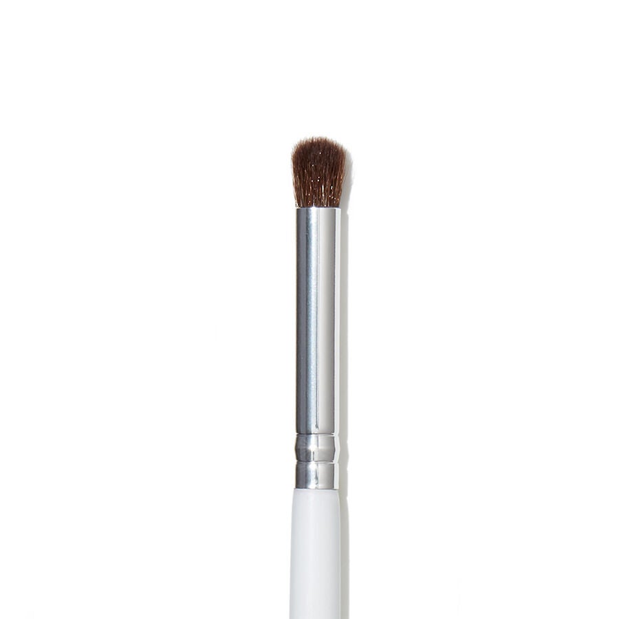 eye-crease-brush-u9 1823_EyeCreaseBrush_Macro.jpg