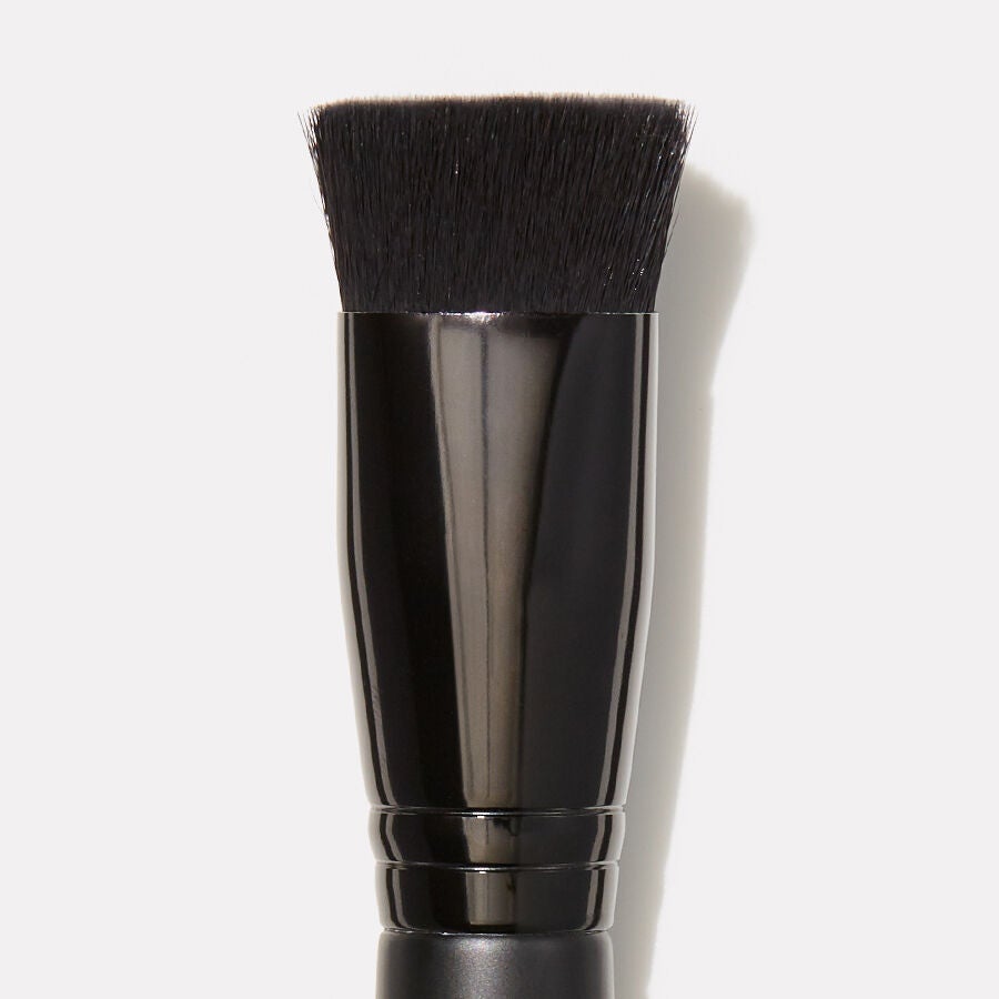 triangular-buffing-foundation-brush-n1 85106_b_TriangularBuffingFoundationBrushwebA.jpg