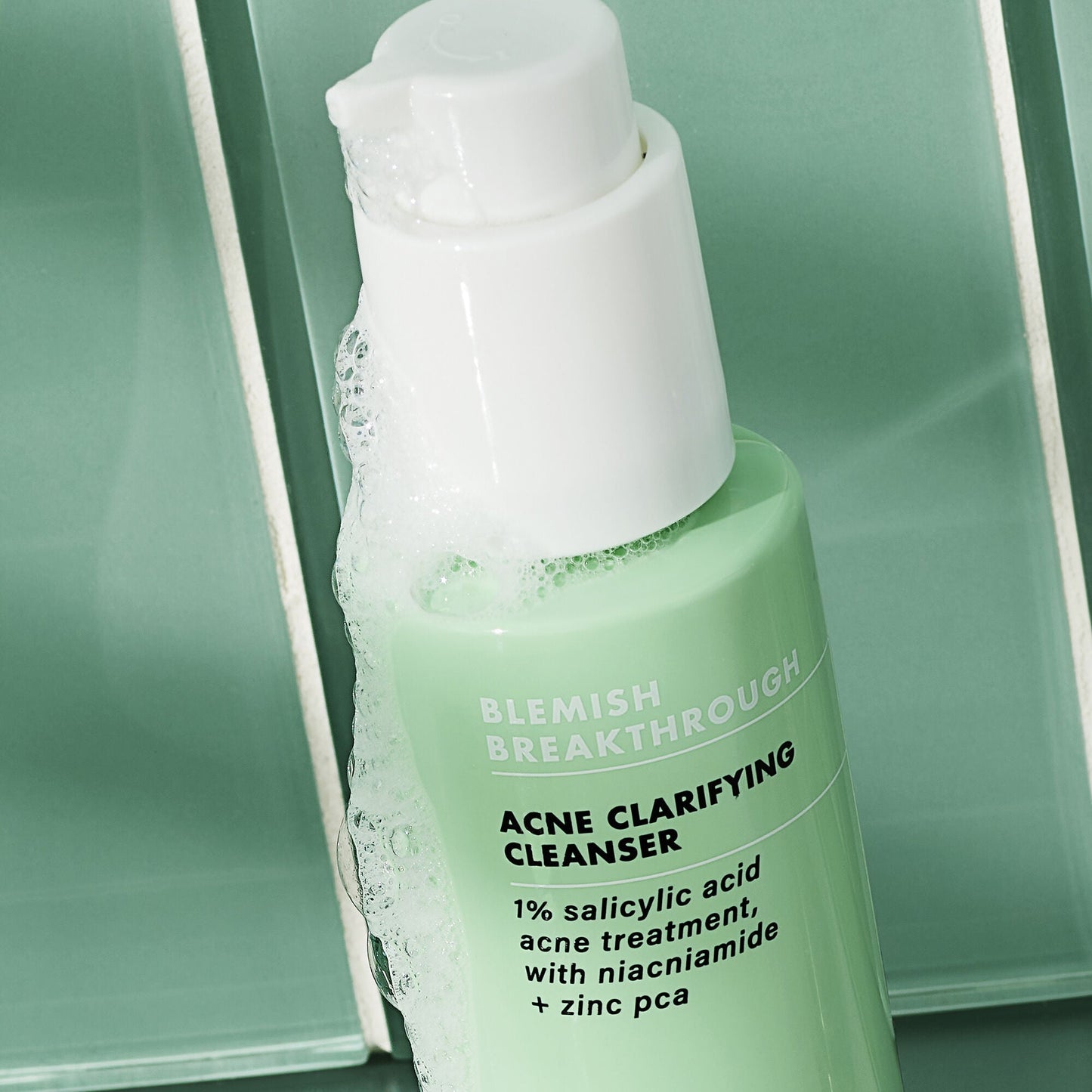 blemish-breakthrough-acne-clarifying-cleanser-q9 02_021622_SL_BT_Cleanser_Back_Lighter_0129_FStack_FINAL_IGF_V2_eb5b7c7b-2de7-4b4a-8d54-43ee3b07523f.jpg