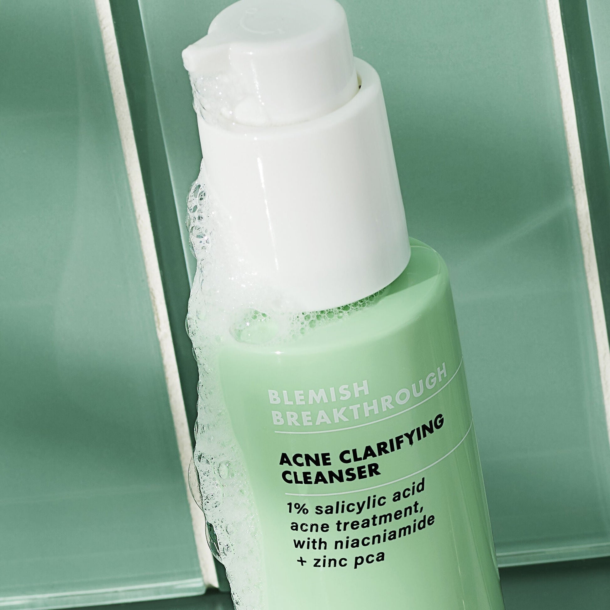 blemish-breakthrough-acne-clarifying-cleanser-q9 02_021622_SL_BT_Cleanser_Back_Lighter_0129_FStack_FINAL_IGF_V2_eb5b7c7b-2de7-4b4a-8d54-43ee3b07523f.jpg