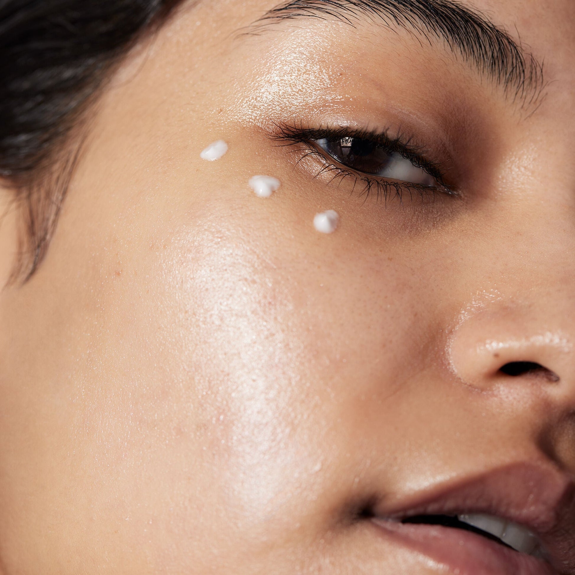holy-hydration-eye-cream-o9 040822_Model_HH-EyeCream_116_RT1-V1_IGF_3f5819bb-8440-48d0-943c-ab2a2612d116.jpg