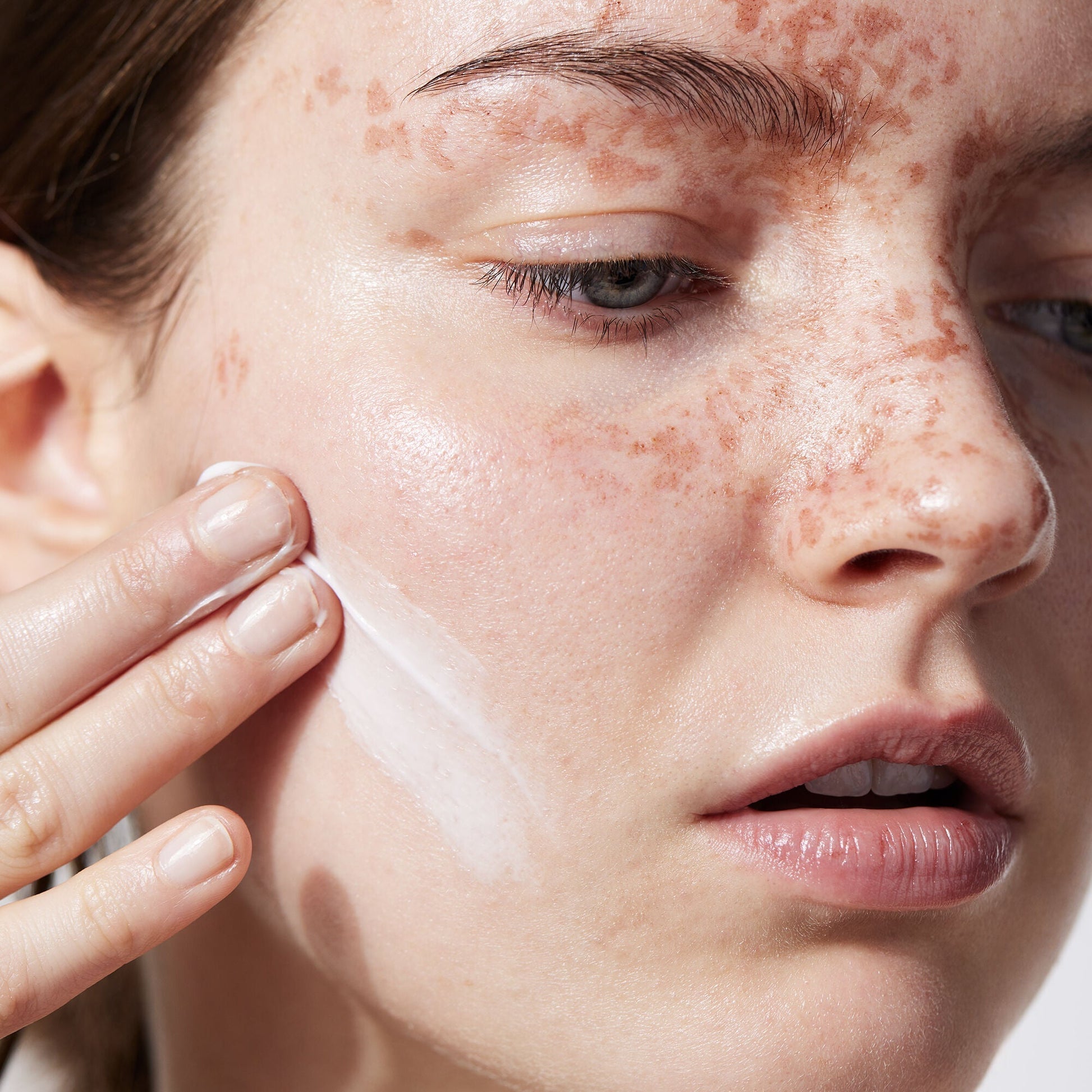 holy-hydration-face-cream-p2 040822_Model_HH-FaceCream_091_RT2-V1_IGF_38740f4c-997d-4161-a3bd-3457855e993f.jpg