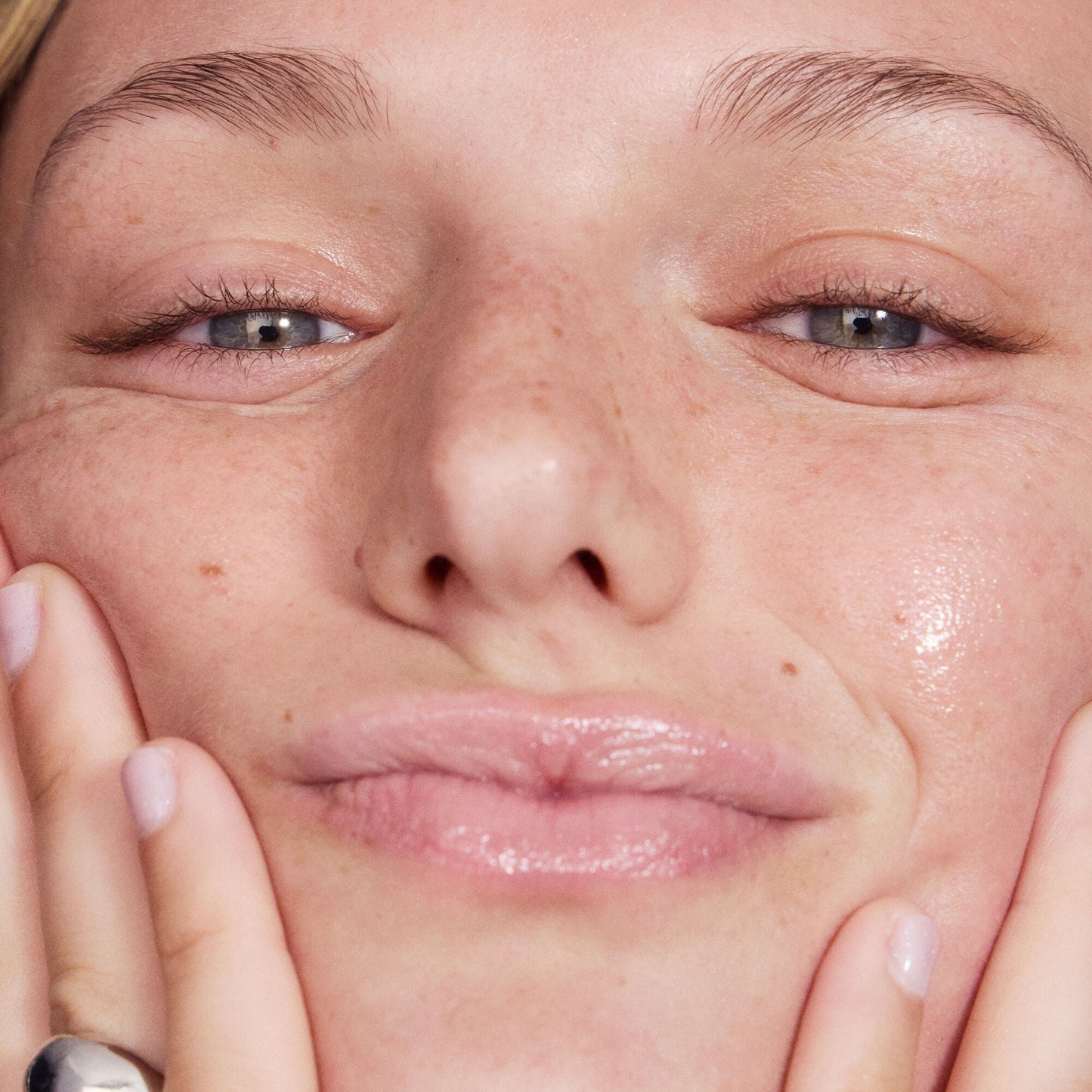 thirst-burst-pore-fecting-toner-i9 042125_SKIN_TBT_Madison_ModelApp_1086_RGB_IGF.jpg
