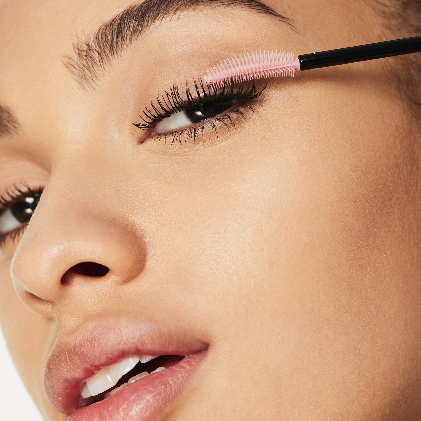 lash-n-roll-mascara-d8 052322_Adriana_LashRoll-After-Black_069_IGF_V2.jpg