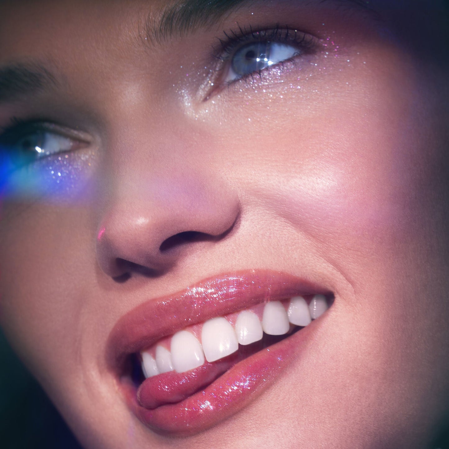 glow-reviver-lip-oil-glimmer-a1 053124_Lily_LipOil_OFace_FineAsFleck_0315_v4_RGB_IGF.jpg