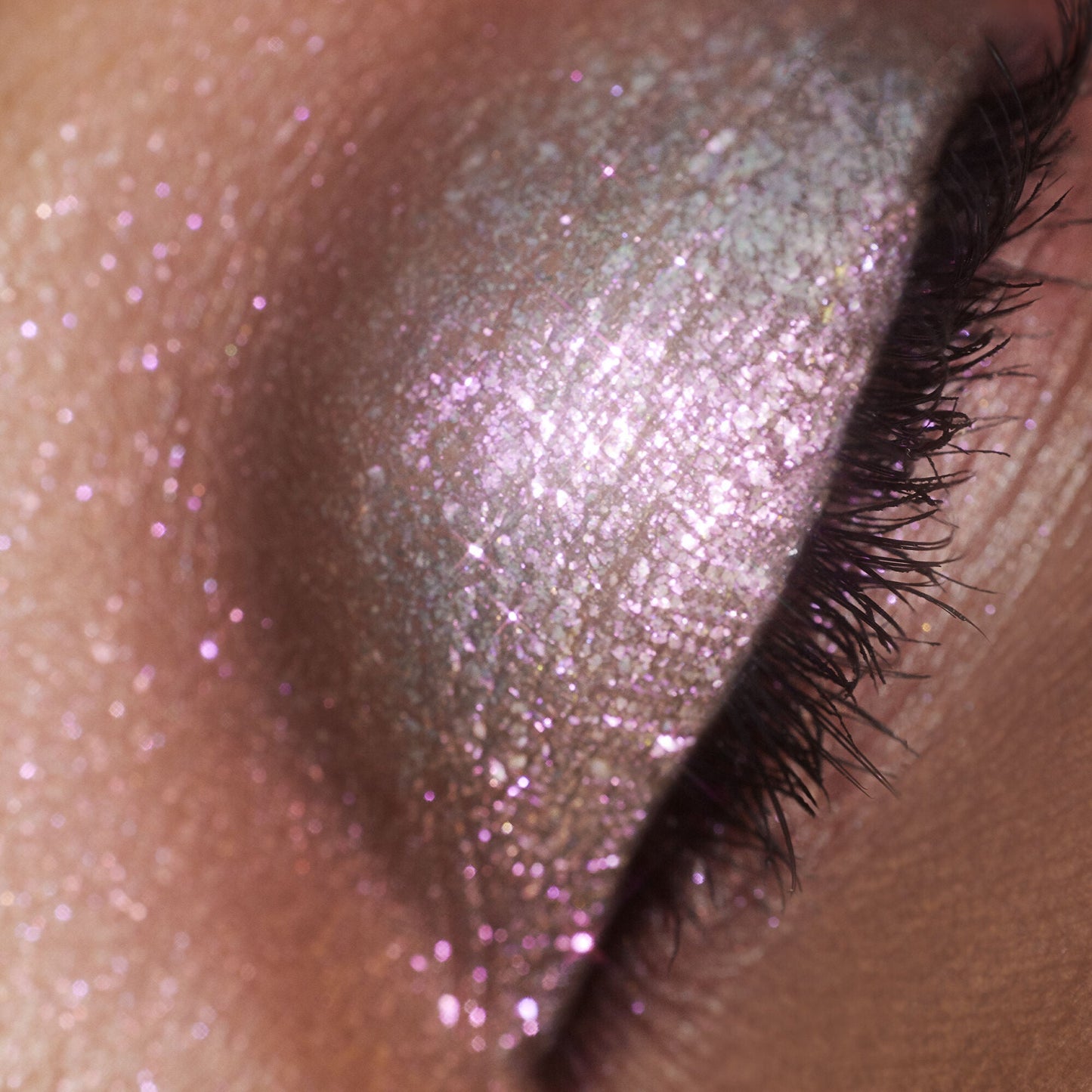 duochrome-liquid-eyeshadow-r1 061223_Chi_SparkPink_0022_FINAL_RGB_IGF.jpg