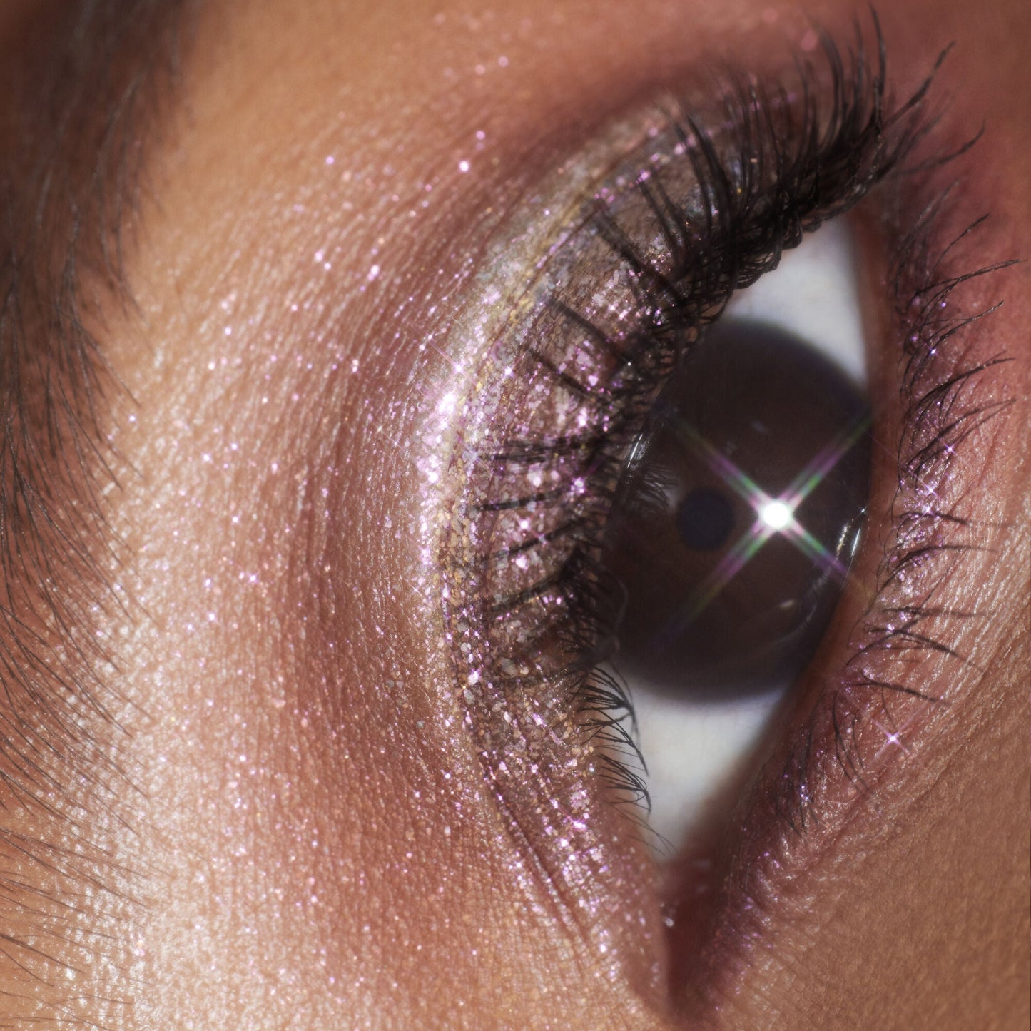 duochrome-liquid-eyeshadow-r1 061223_Chi_SparkPink_0023_FINAL_RGB_IGF.jpg