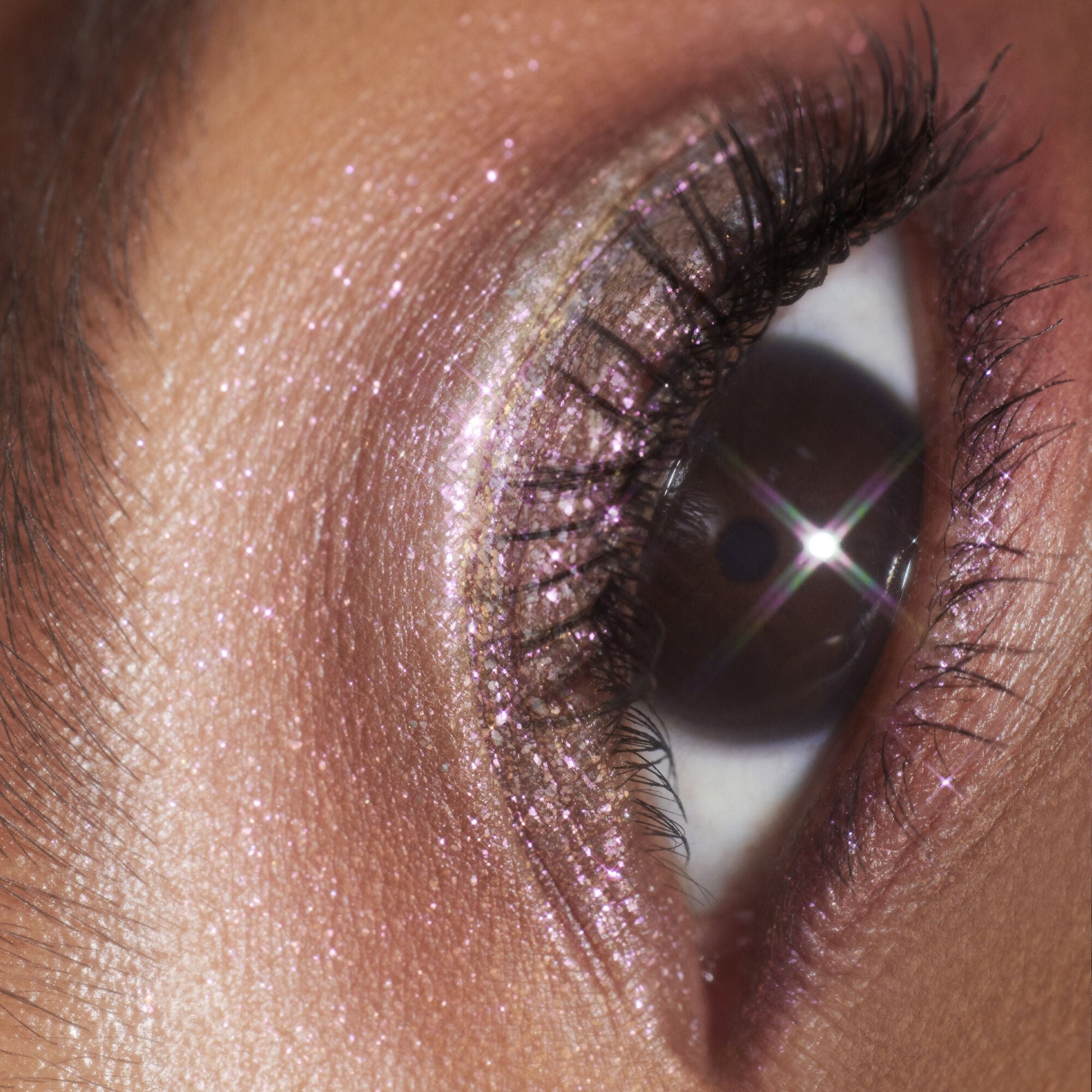duochrome-liquid-eyeshadow-r1 061223_Chi_SparkPink_0023_FINAL_RGB_IGF.jpg