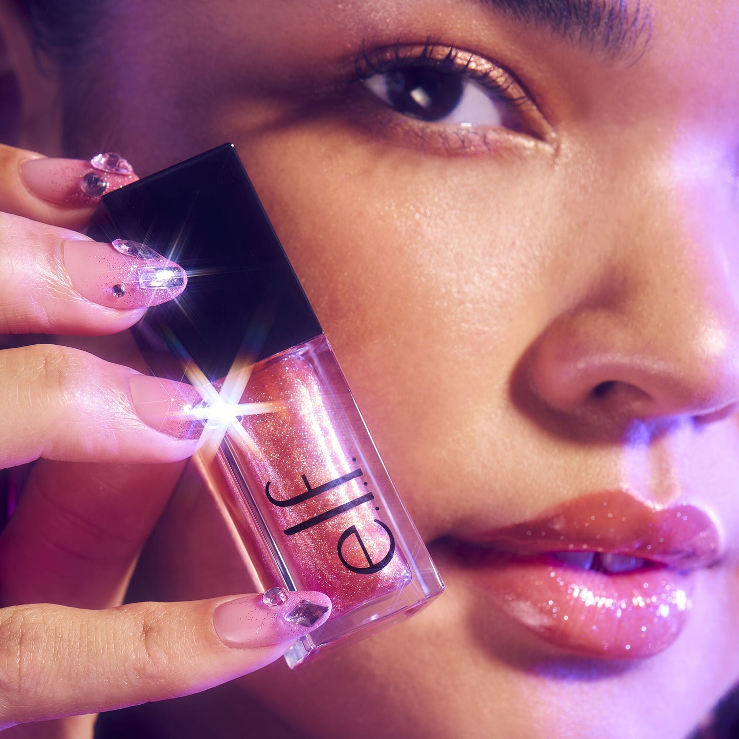 glow-reviver-plumping-lip-oil-a5 072225_Breanna_LipPlump_0391_2000x2000_0613e084-a418-44f9-b40d-c461b7a4b6db.jpg