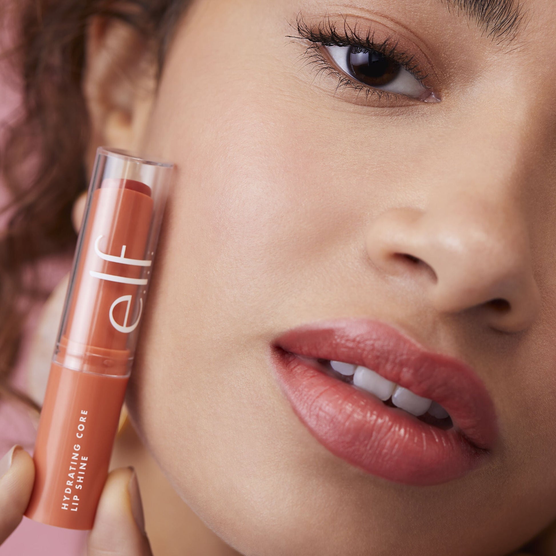 hydrating-core-lip-shine-j8 08112020_Alyssa_AmpItUp-0157_IGF_0dcd7b08-d8a1-41c3-a293-6fb7fa4ca7dd.jpg