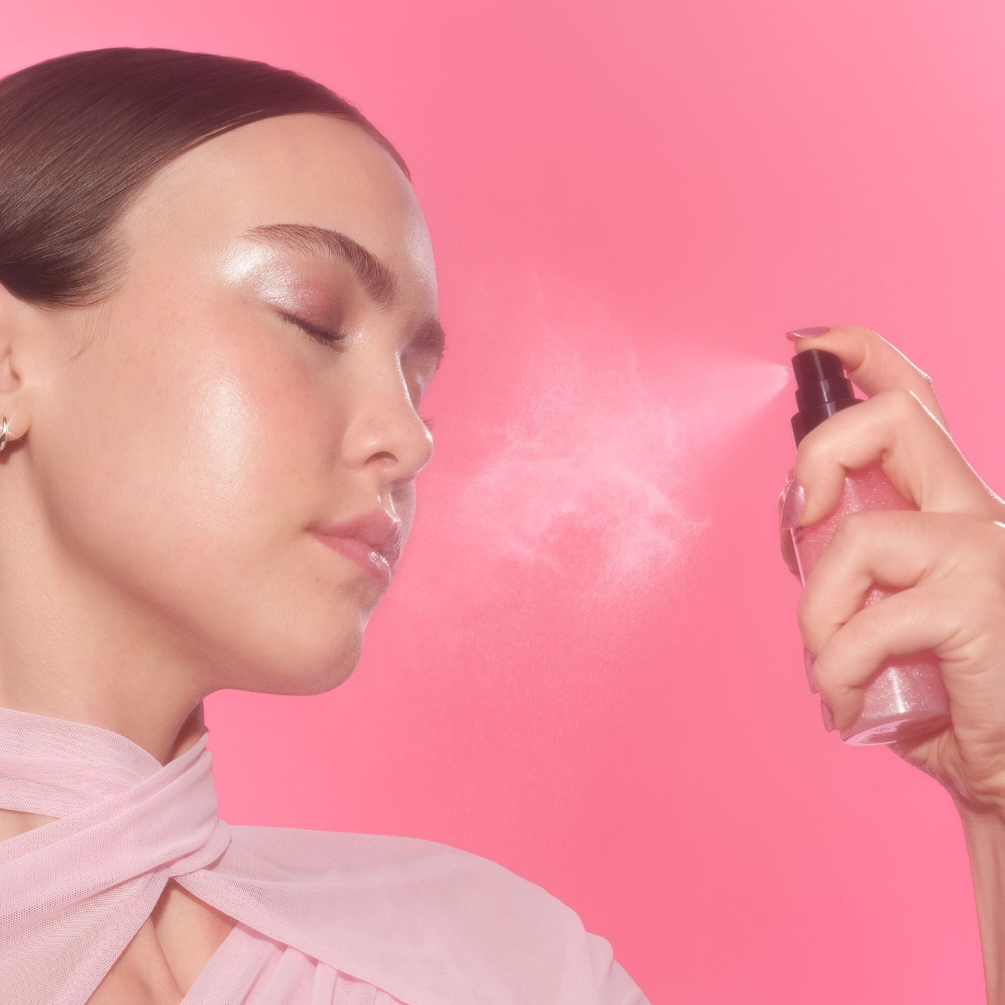 power-grip-rose-setting-spray-v9 102225_Haley_PG_Pink_App_038_v3_RGB_IGF_afa202e0-e395-4ab2-8641-8545bdabb8f6.jpg