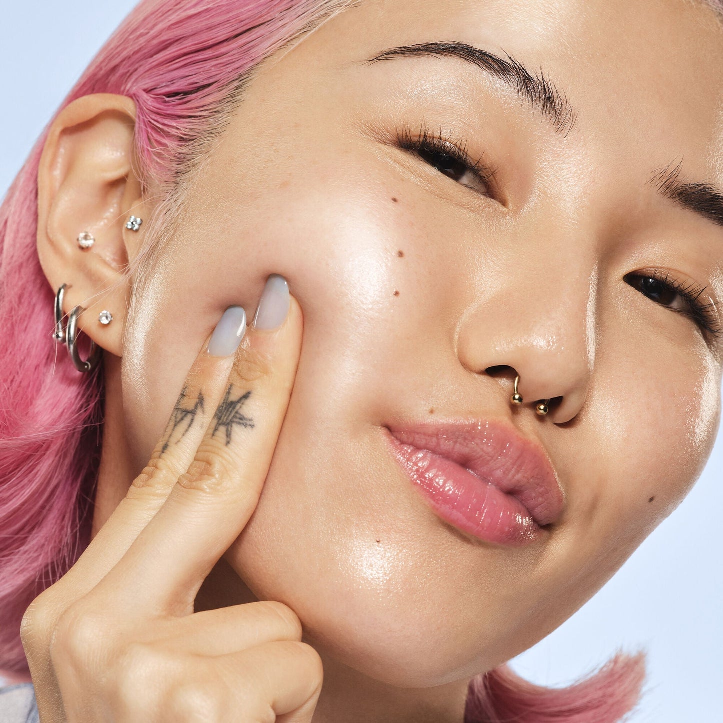 glass-slick-serum-stick-v5 102225_SKIN_Michelle_Editorial_015_w4QC_RGB_IGF_42f2efa3-c76d-440b-9883-58026346f35b.jpg
