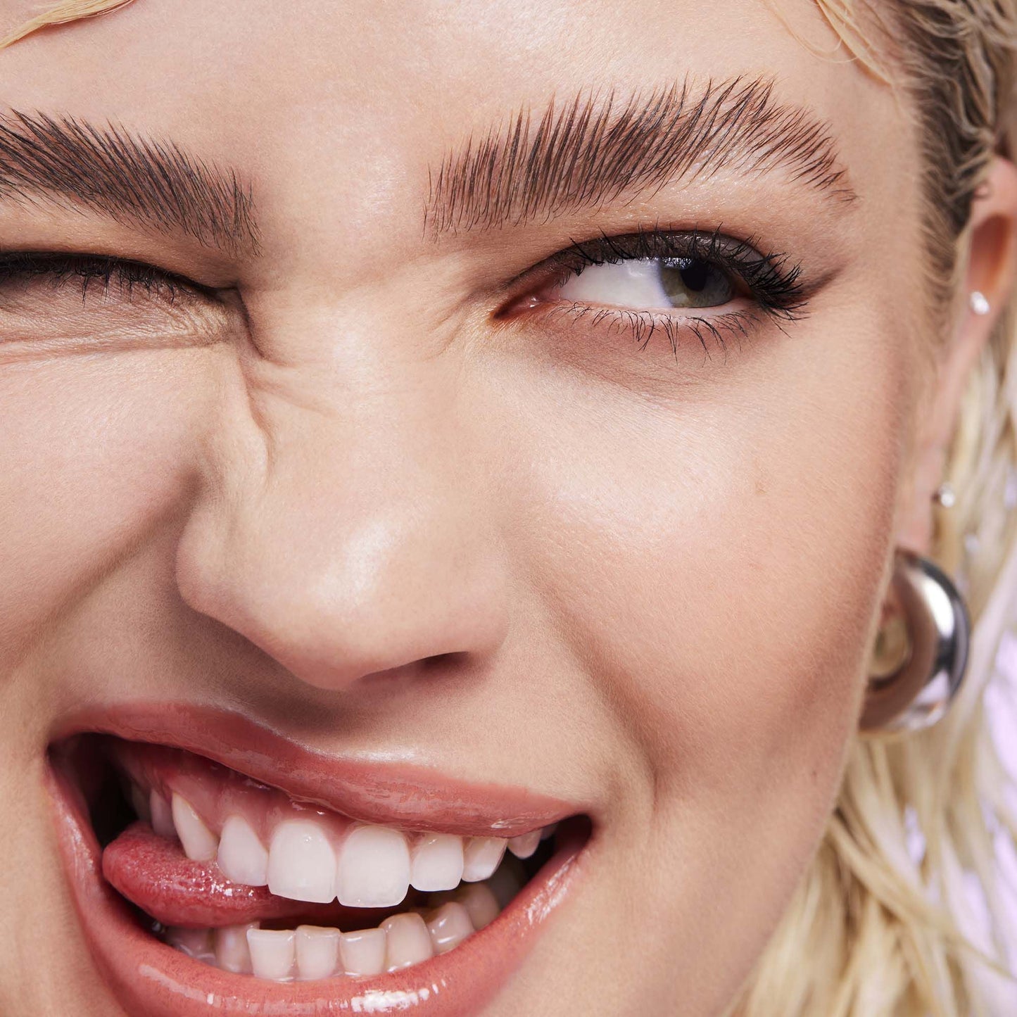 brow-laminating-gel-g5 110923_Genevieve_BrowGel_App-Vibe_6982_RGB_IGF.jpg