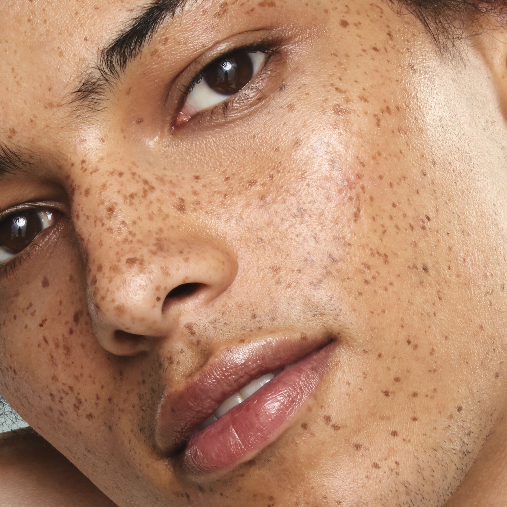 holy-hydration-face-cream-spf-30-f9 11112019_012021_Danny_HHydrationApp_044_IGF.jpg