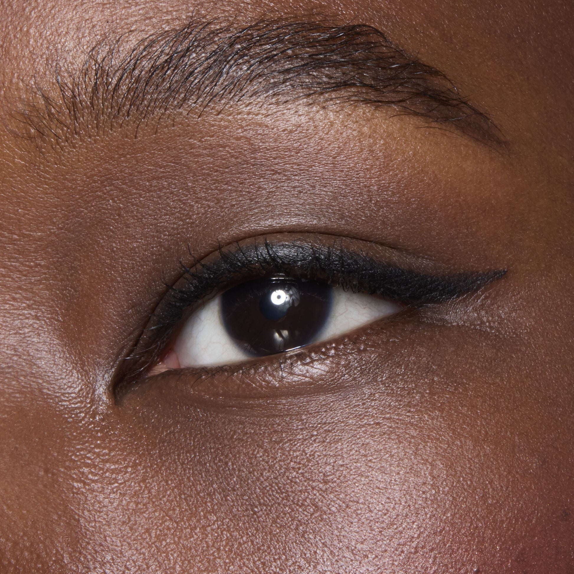 no-budge-retractable-eyeliner-k1 81330_NO_BUDGE_RETRACTABLE_EYELINER_BLACK_BILLIE_0062_V2.jpg