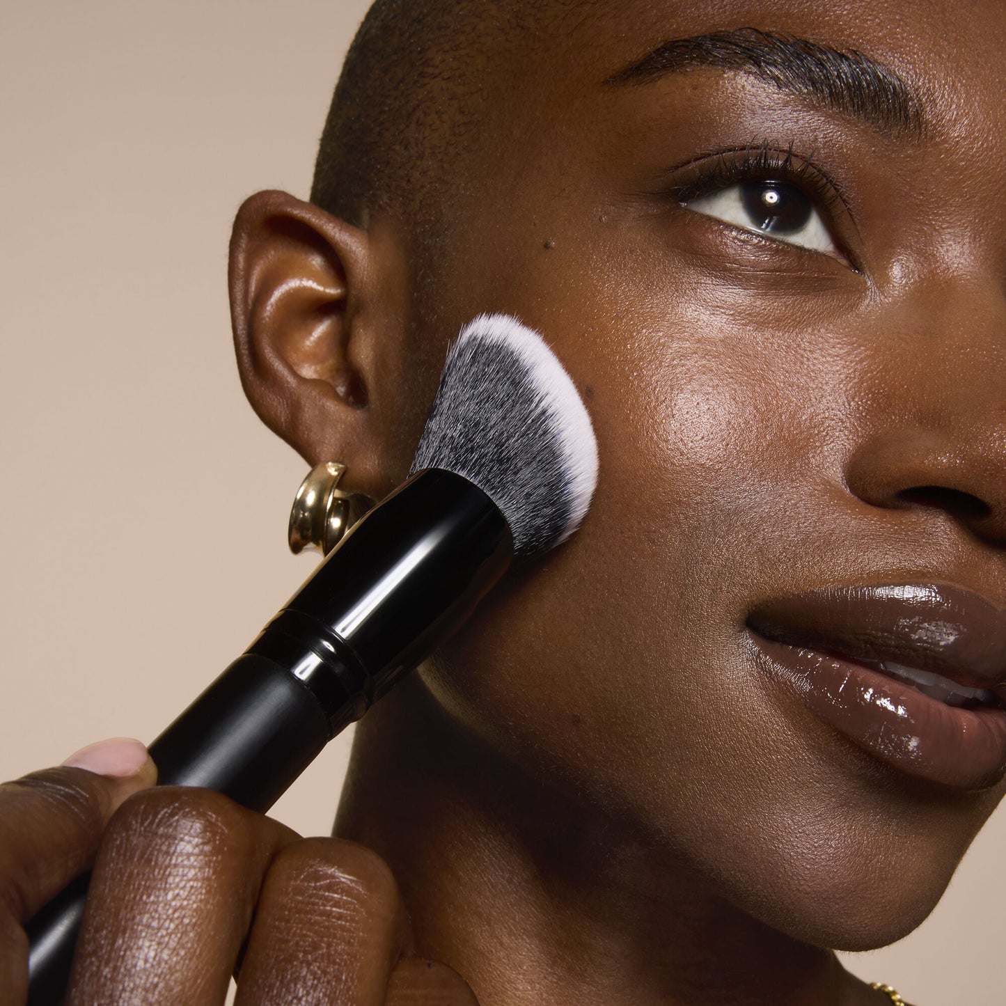 smooth-swipe-foundation-brush-j3 81456_MOM_SMOOTH_SWIPE_FOUNDATION_BRUSH_TOOL_SHOT_IYANNA_0169_V4.jpg