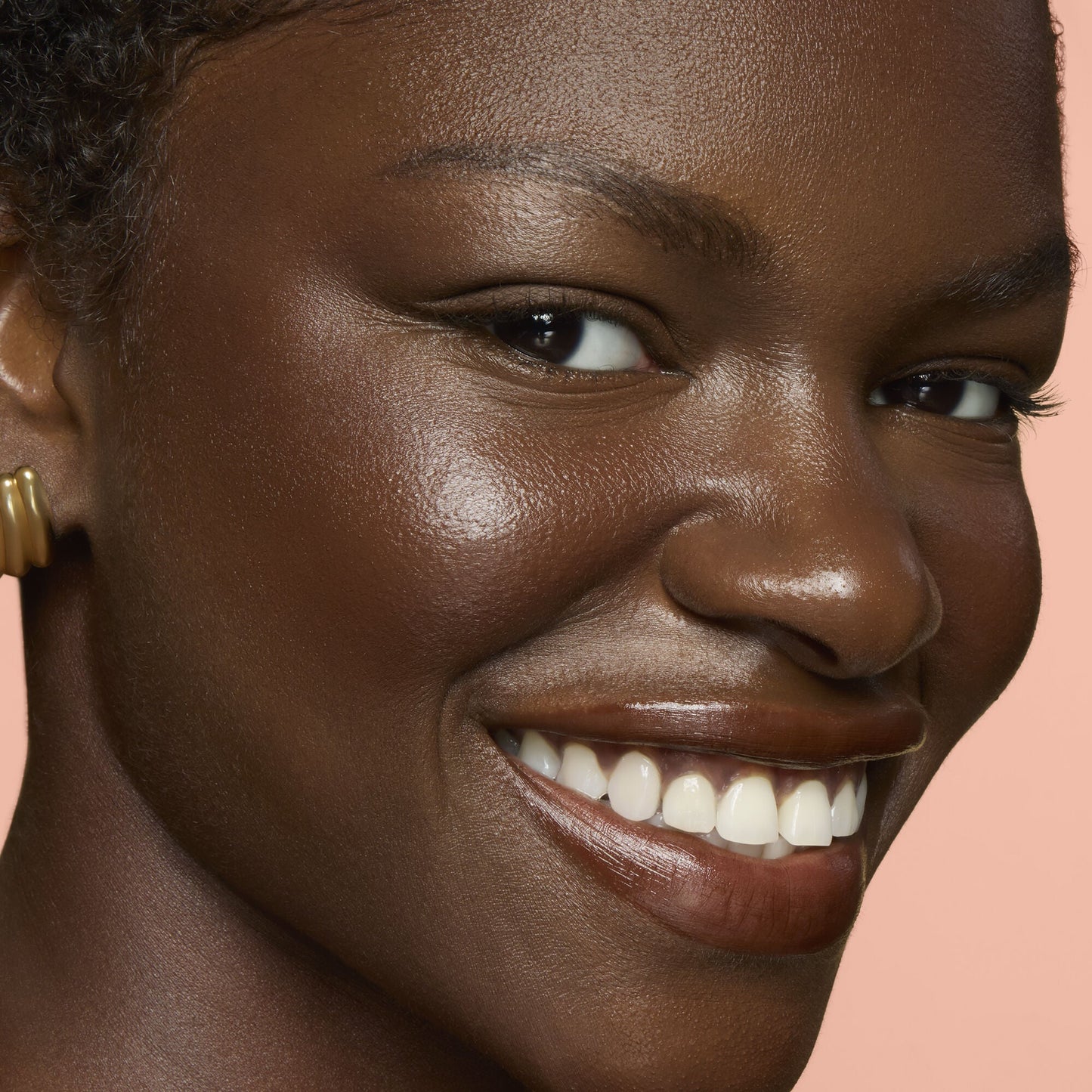 soft-glam-cream-bronzer-f0 82392_SOFT_GLAM_CREAM_BRONZER_STICK_DEEP_RICH_Annissia_0046_V4_912a498c-4101-4d82-9219-c530b3163a59.jpg