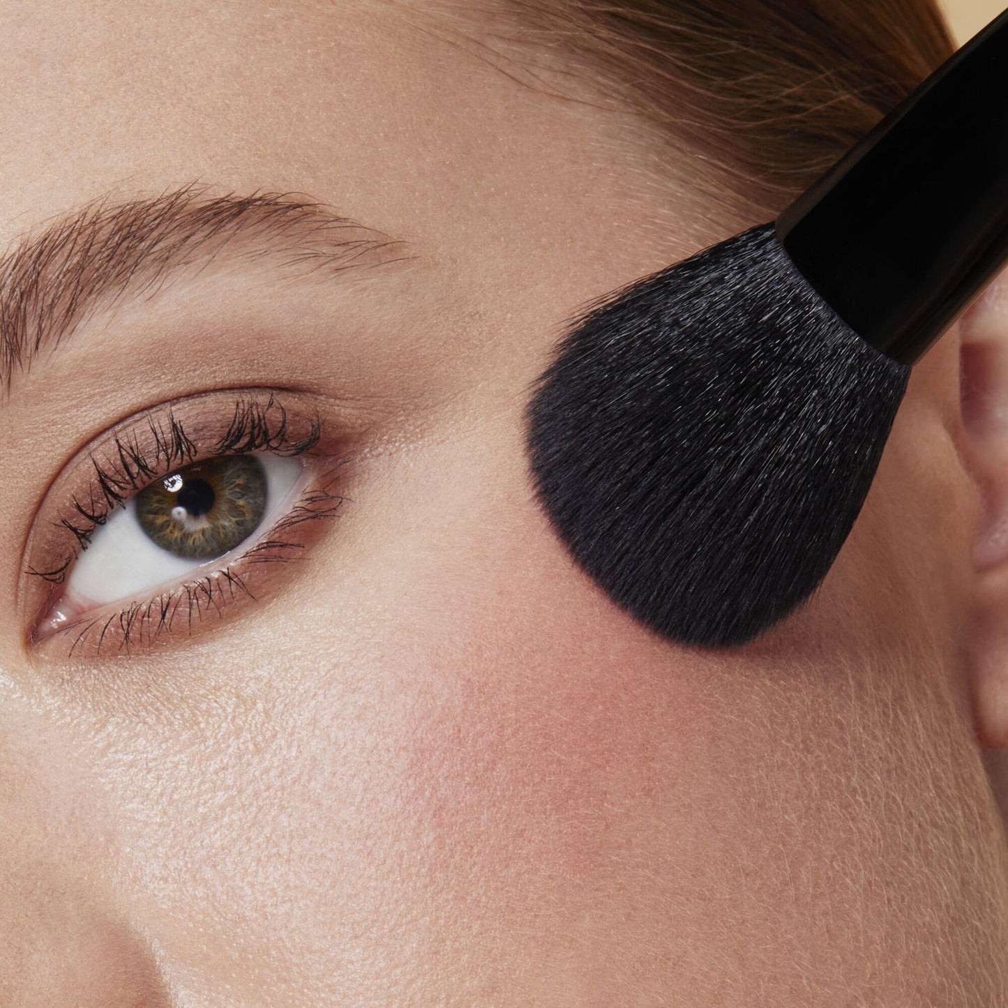 full-face-and-eye-makeup-brush-set-with-travel-case-e6 84674_FULL_FACE_EYE_BRUSH_SET_BLUSH_BRUSH_CARI_0086.jpg