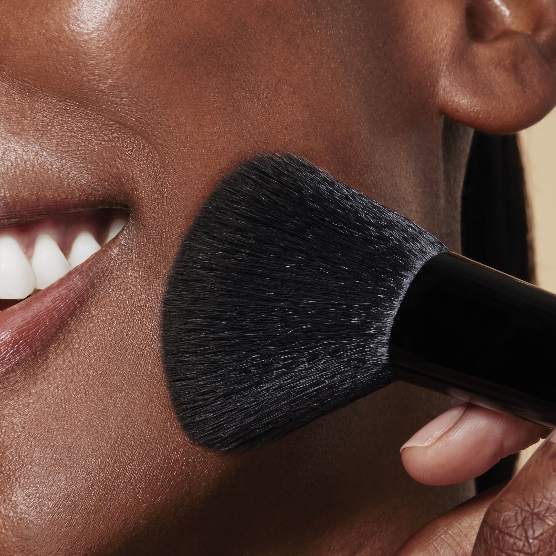 full-face-and-eye-makeup-brush-set-with-travel-case-e6 84674_FULL_FACE_EYE_BRUSH_SET_POWDER_BRUSH_DJ_0118.jpg
