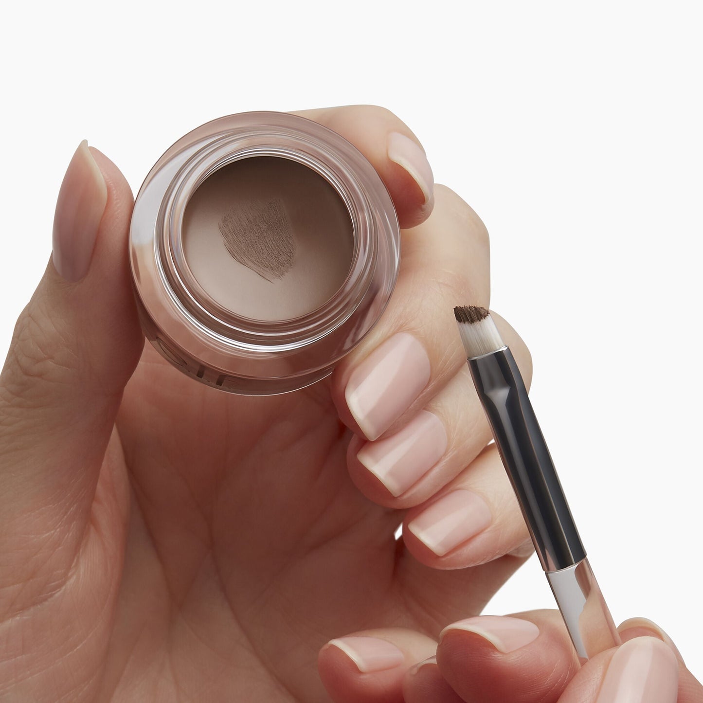precision-dual-sided-eyebrow-brush-d0 85315_PrecisionDualSidedEyebrowBrush_Model.jpg