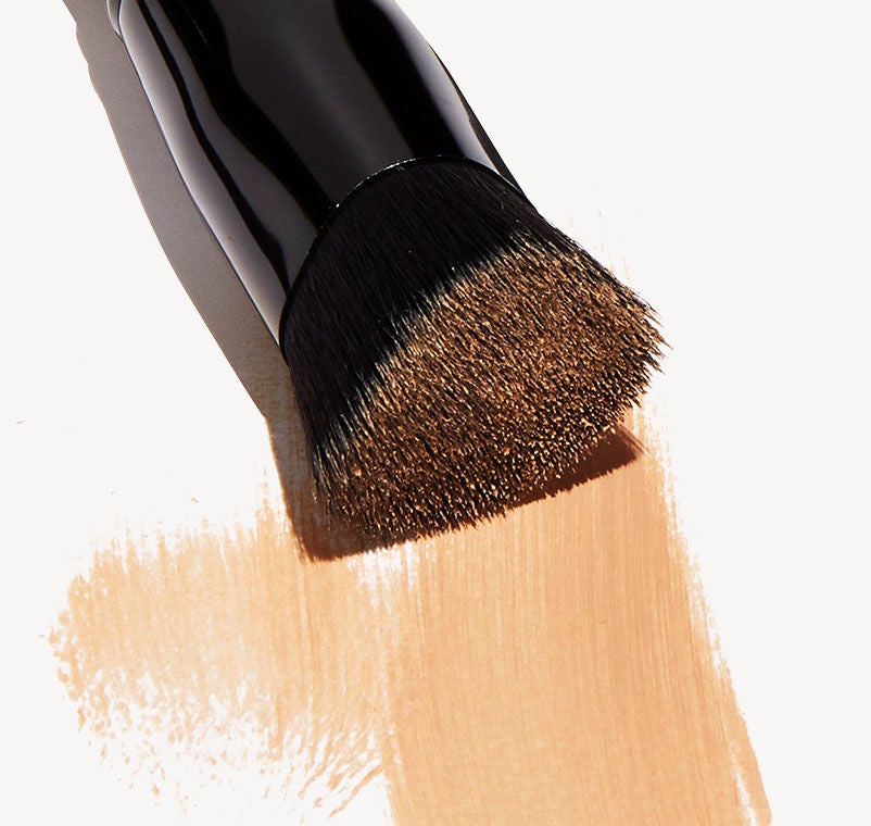 triangular-buffing-foundation-brush-n1 shot.jpg